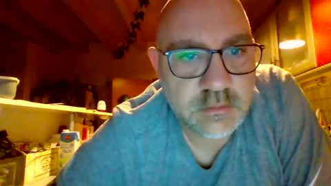 lover010983 online show from 28, 2, 2025