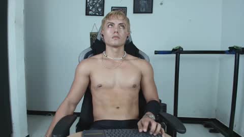 Snapshot of lover_fitnessboy chatting on 30, 5, 2026 kevin online show from 30, 5, 2026