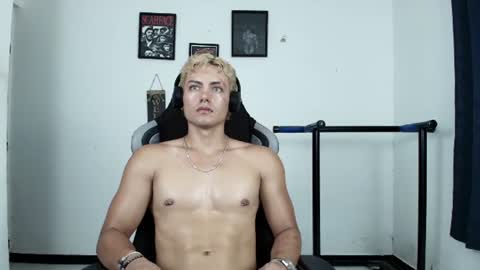Snapshot of lover_fitnessboy chatting on 17, 6, 2026 kevin online show from 17, 6, 2026
