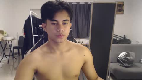 Snapshot of loverboyph04 chatting on 22, 9, 2025 loverboyph04 online show from 22, 9, 2025