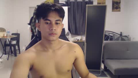 Snapshot of loverboyph04 chatting on 24, 9, 2025 loverboyph04 online show from 24, 9, 2025