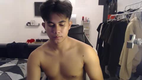 Snapshot of loverboyph04 chatting on 30, 9, 2025 loverboyph04 online show from 30, 9, 2025