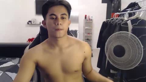 Snapshot of loverboyph04 chatting on 2, 10, 2025 loverboyph04 online show from 2, 10, 2025