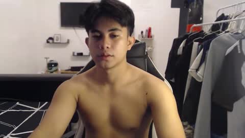 Snapshot of loverboyph04 chatting on 6, 10, 2025 loverboyph04 online show from 6, 10, 2025