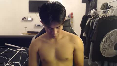 Snapshot of loverboyph04 chatting on 8, 10, 2025 loverboyph04 online show from 8, 10, 2025