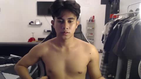 Snapshot of loverboyph04 chatting on 9, 10, 2025 loverboyph04 online show from 9, 10, 2025