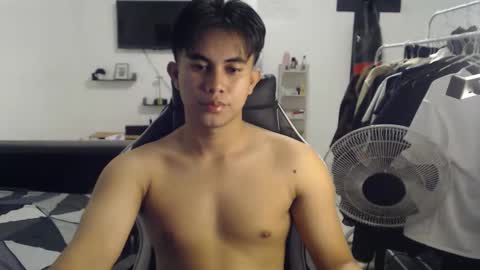 Snapshot of loverboyph04 chatting on 14, 10, 2025 loverboyph04 online show from 14, 10, 2025