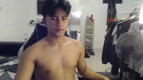 Snapshot of loverboyph04 chatting on 15, 10, 2025 loverboyph04 online show from 15, 10, 2025