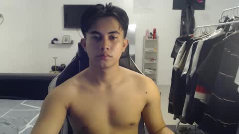 Snapshot of loverboyph04 chatting on 17, 10, 2025 loverboyph04 online show from 17, 10, 2025