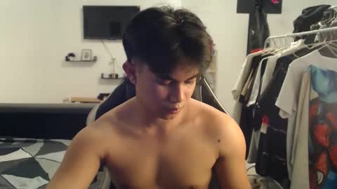 Snapshot of loverboyph04 chatting on 18, 10, 2025 loverboyph04 online show from 18, 10, 2025