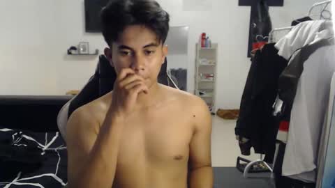 Snapshot of loverboyph04 chatting on 22, 10, 2025 loverboyph04 online show from 22, 10, 2025