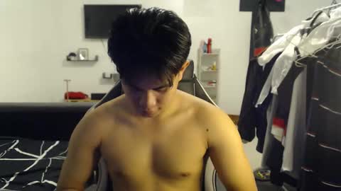 Snapshot of loverboyph04 chatting on 24, 10, 2025 loverboyph04 online show from 24, 10, 2025