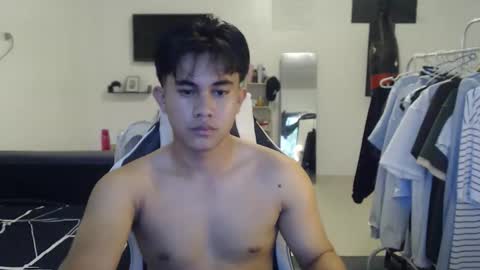 Snapshot of loverboyph04 chatting on 11, 11, 2025 loverboyph04 online show from 11, 11, 2025