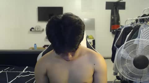 Snapshot of loverboyph04 chatting on 12, 11, 2025 loverboyph04 online show from 12, 11, 2025