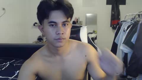 Snapshot of loverboyph04 chatting on 13, 11, 2025 loverboyph04 online show from 13, 11, 2025