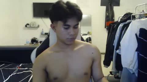 Snapshot of loverboyph04 chatting on 14, 11, 2025 loverboyph04 online show from 14, 11, 2025