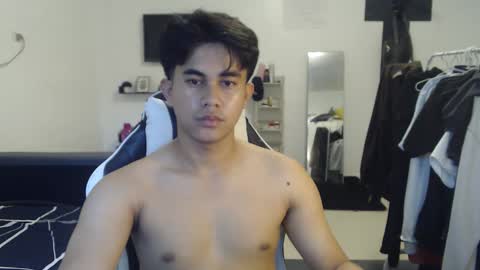 Snapshot of loverboyph04 chatting on 18, 11, 2025 loverboyph04 online show from 18, 11, 2025