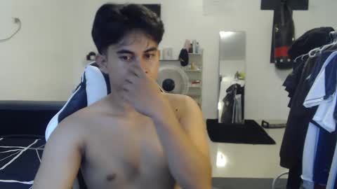 Snapshot of loverboyph04 chatting on 21, 11, 2025 loverboyph04 online show from 21, 11, 2025