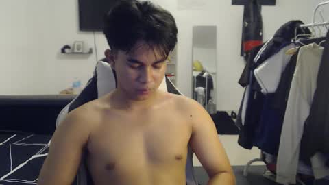 Snapshot of loverboyph04 chatting on 24, 11, 2025 loverboyph04 online show from 24, 11, 2025