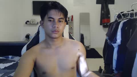 Snapshot of loverboyph04 chatting on 26, 11, 2025 loverboyph04 online show from 26, 11, 2025