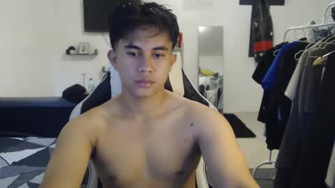 Snapshot of loverboyph04 chatting on 28, 11, 2025 loverboyph04 online show from 28, 11, 2025