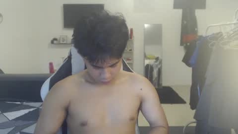 Snapshot of loverboyph04 chatting on 29, 11, 2025 loverboyph04 online show from 29, 11, 2025