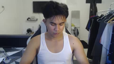 Snapshot of loverboyph04 chatting on 3, 12, 2025 loverboyph04 online show from 3, 12, 2025