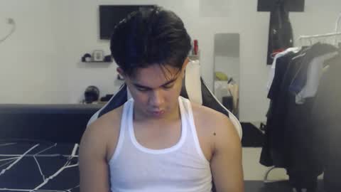 Snapshot of loverboyph04 chatting on 16, 12, 2025 loverboyph04 online show from 16, 12, 2025