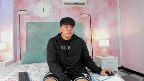 Snapshot of loverebels_ chatting on 25, 11, 2025 loverebels_ online show from 25, 11, 2025