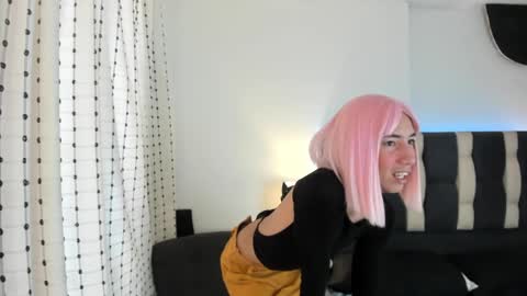 loverisu online show from 4, 10, 2025