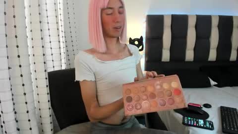 loverisu online show from 5, 10, 2025