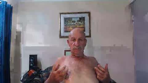 Snapshot of lovesblackazz chatting on 28, 10, 2025 Lovesblackazz online show from 28, 10, 2025