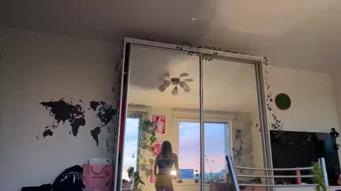 lovesstation online show from 19, 10, 2025