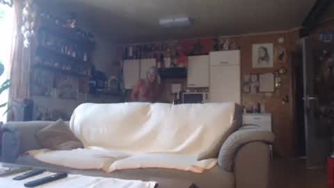 Snapshot of lovetobenaked10 chatting on 29, 6, 2026 aaron online show from 29, 6, 2026