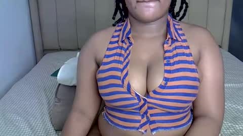 Snapshot of loveydivah chatting on 8, 10, 2025 loveydivah online show from 8, 10, 2025