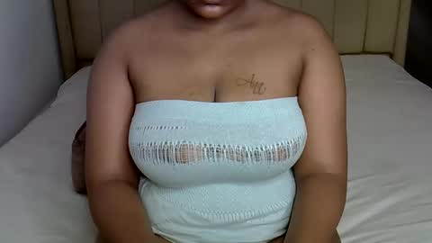 Snapshot of loveydivah chatting on 21, 10, 2025 loveydivah online show from 21, 10, 2025