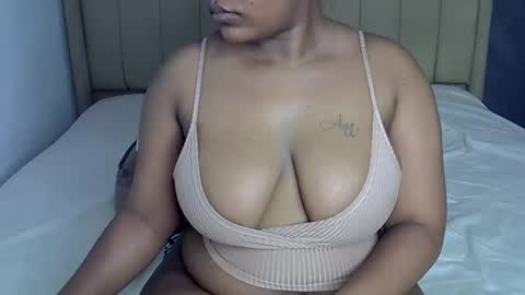 Snapshot of loveydivah chatting on 27, 10, 2025 loveydivah online show from 27, 10, 2025