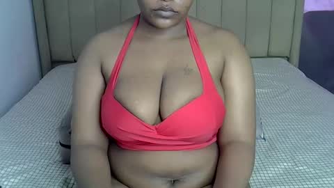 Snapshot of loveydivah chatting on 2, 11, 2025 loveydivah online show from 2, 11, 2025