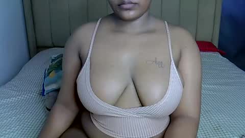Snapshot of loveydivah chatting on 3, 11, 2025 loveydivah online show from 3, 11, 2025