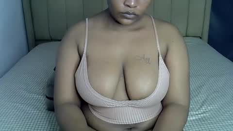 Snapshot of loveydivah chatting on 3, 11, 2025 loveydivah online show from 3, 11, 2025