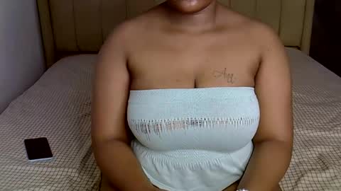 Snapshot of loveydivah chatting on 5, 11, 2025 loveydivah online show from 5, 11, 2025