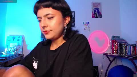 Snapshot of loving_alma chatting on 25, 9, 2025 loving_alma online show from 25, 9, 2025