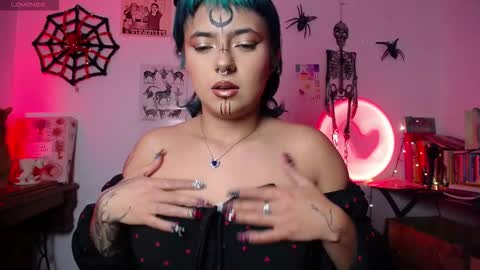 Snapshot of loving_alma chatting on 28, 10, 2025 loving_alma online show from 28, 10, 2025