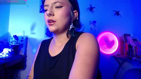 Snapshot of loving_alma chatting on 6, 11, 2025 loving_alma online show from 6, 11, 2025