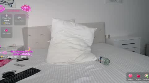 Snapshot of loving_kristina chatting on 15, 12, 2025 Cristina online show from 15, 12, 2025