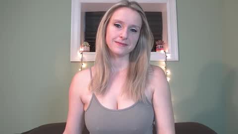 Snapshot of lovingsummer chatting on 18, 2, 2025 Summer online show from 18, 2, 2025