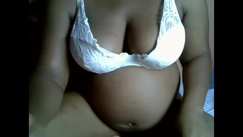 Snapshot of lowenyangvalentine chatting on 22, 11, 2025 lowenyangvalentine online show from 22, 11, 2025