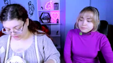 Snapshot of loya_best chatting on 1, 12, 2025 loya_best online show from 1, 12, 2025