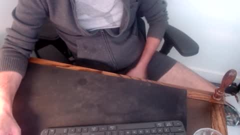 lreed090 online show from 12, 9, 2025