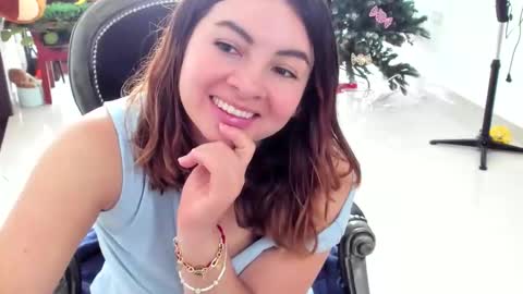 Snapshot of luara__01__lecat_1 chatting on 2, 12, 2025 luara__01__lecat_1 online show from 2, 12, 2025